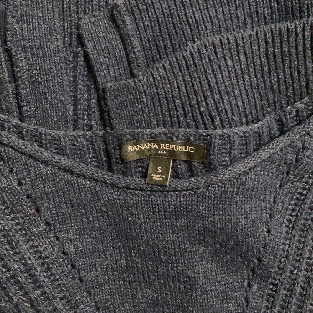 Banana Republic sleeveless snap up knit sweater